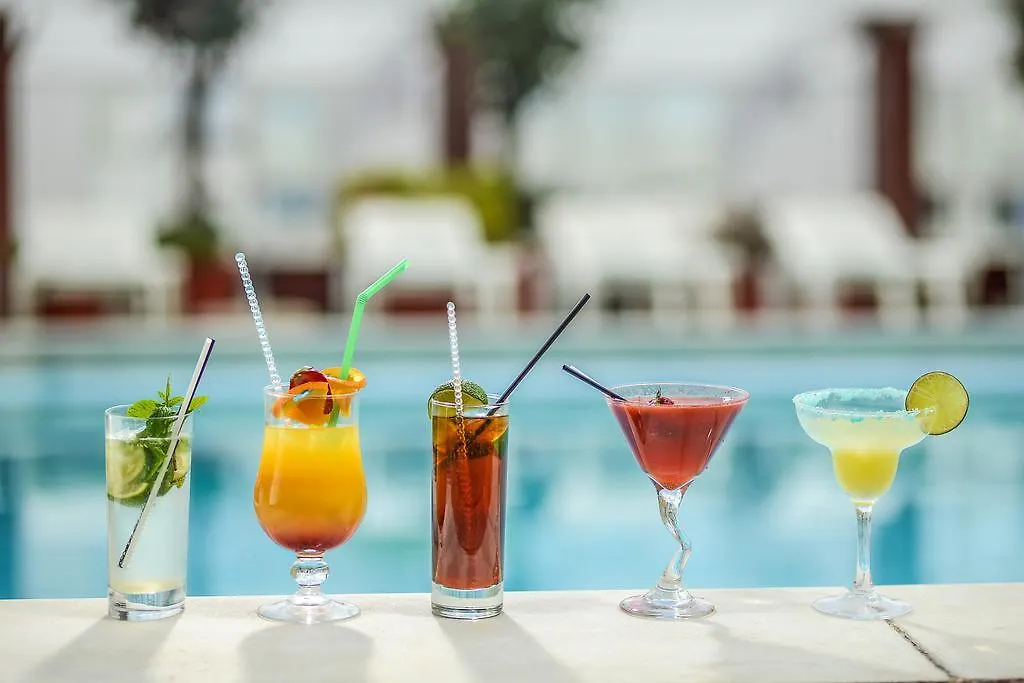 Capsis Hotel Thessaloniki 4*,